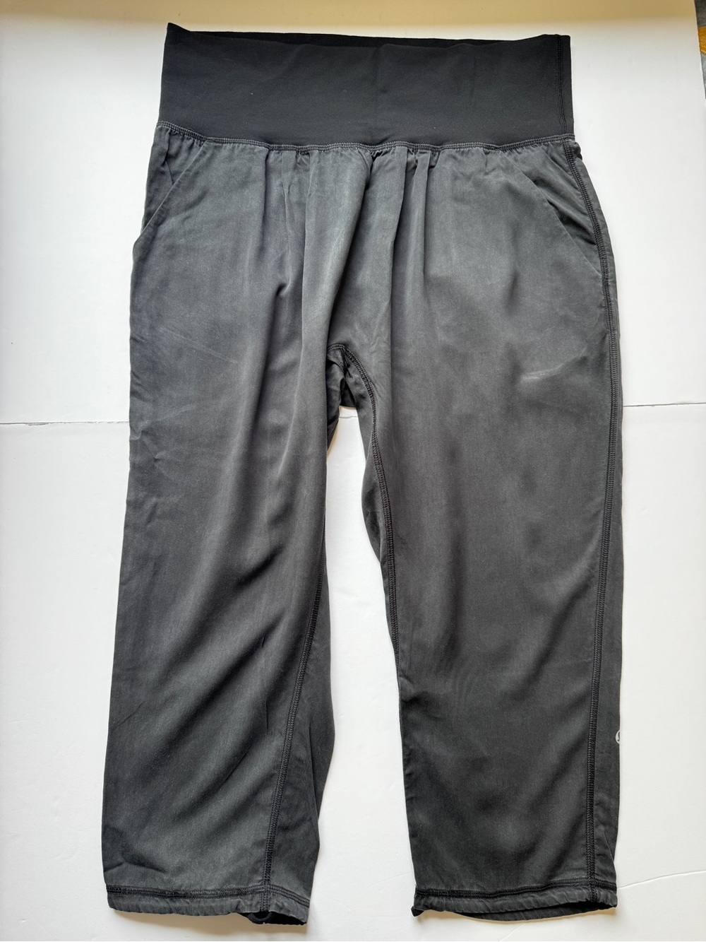 Lululemon Post Power Crop Black Pants Drop Crotch Joggers Trousers Sz 8 - Picture 14 of 16